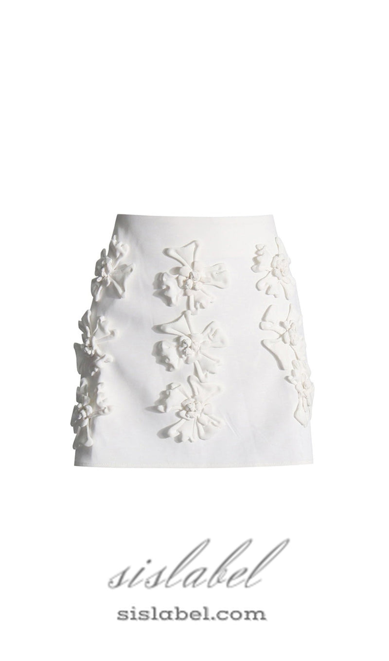 ANAXANDRA WHITE FLOWER MINI SKIRT