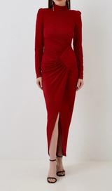 ROTES MAXIKLEID MIT PAILLETTENVERZIERUNG UND RÜSCHEN