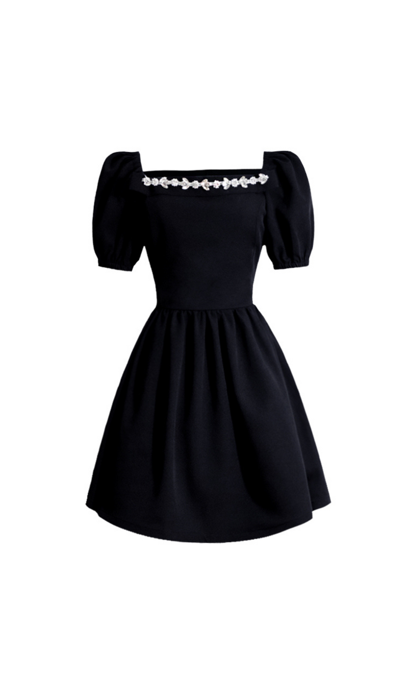 ROBE MINI SANS TAILLE À MANCHES BOUFFANTES