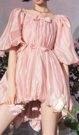 GLÄNZENDES ORGANZA-MINIKLEID