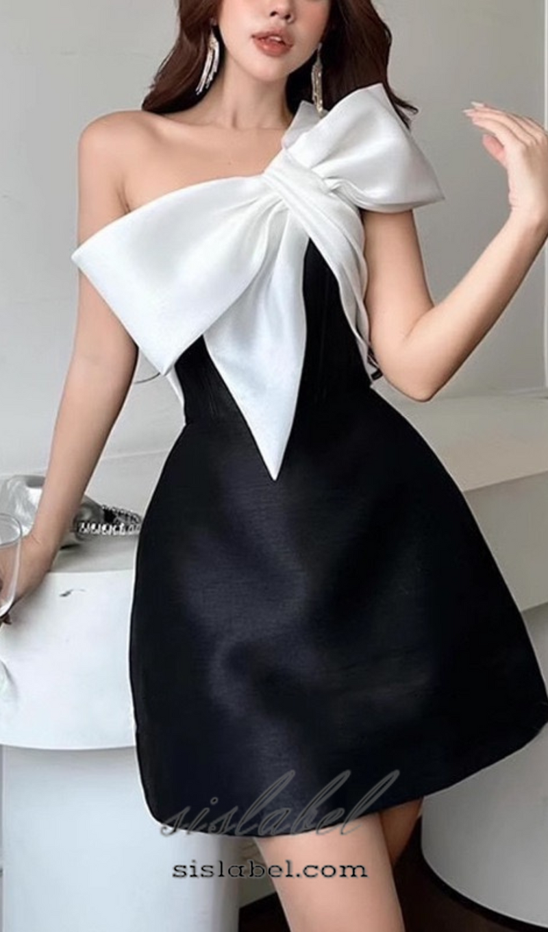 OFF-SHOULDER-MINIKLEID MIT FLIEGE