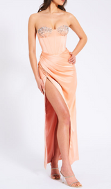 ROBE FENDUE CORSET EN SATIN BLUSH ORNÉE DE CRISTAL