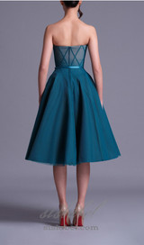 MIDIKLEID AUS WEICHEM NETZ IN BLAUEM OMBRE-MUSTER