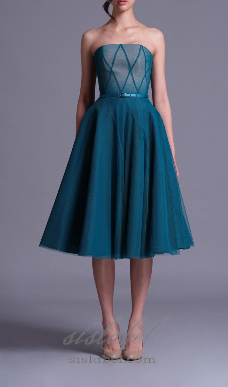 MIDIKLEID AUS WEICHEM NETZ IN BLAUEM OMBRE-MUSTER