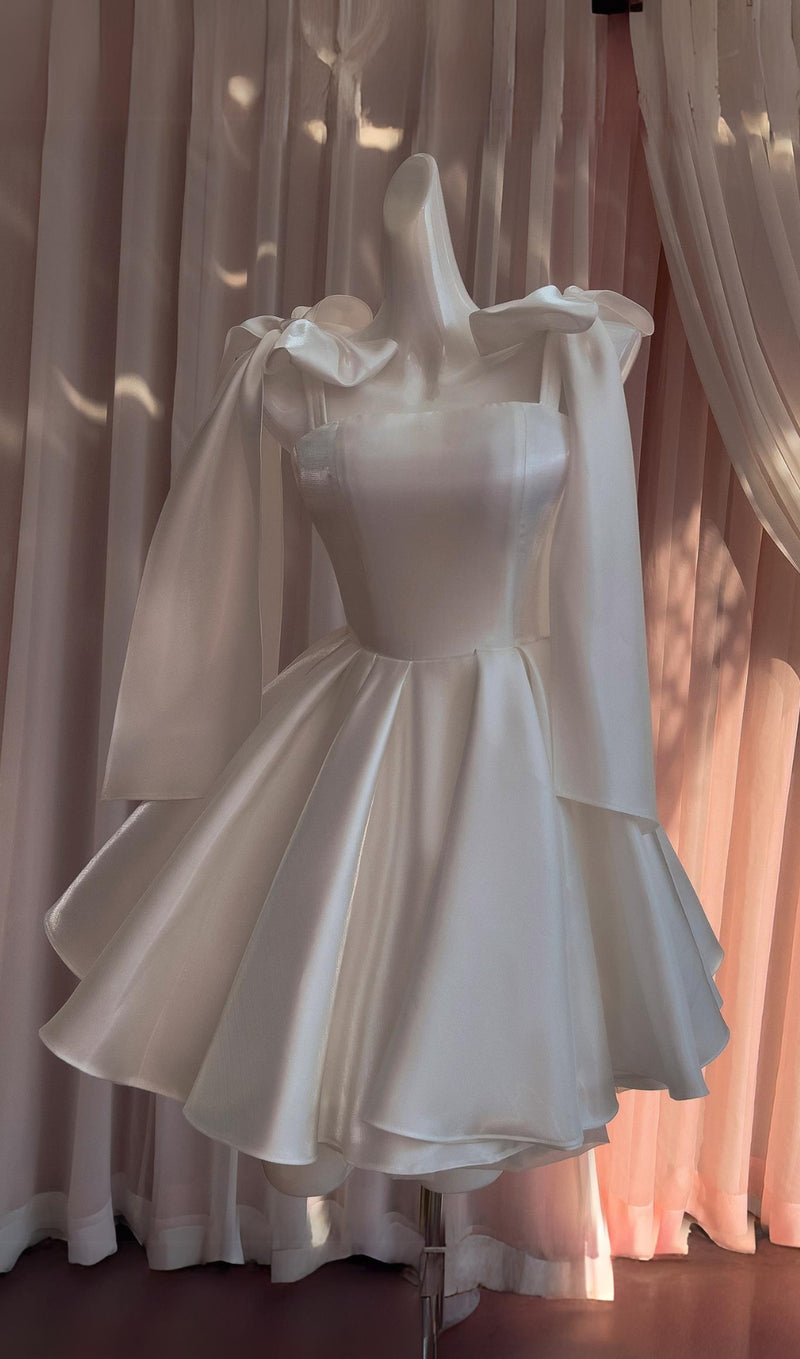 ROBE BOUFFANTE À NŒUD BLANCHE