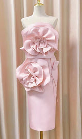 ROBE MIDI À HAUT TUBE SANS BRETELLES À FLEURS ROSE