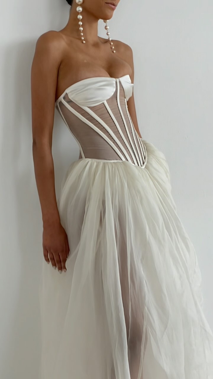 ODILE STRAPLESS GOWN IN WHITE