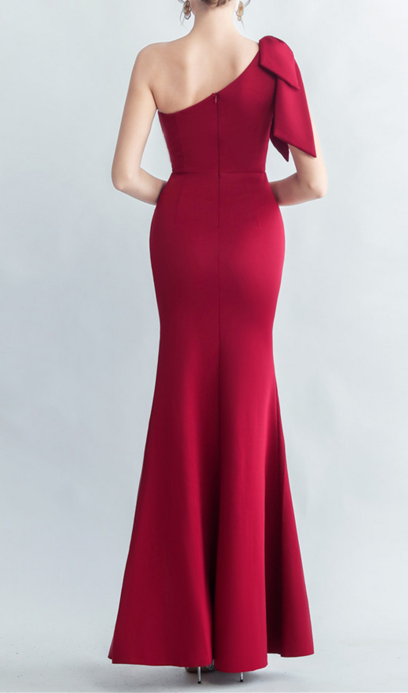 One-Shoulder embroidery High Slit Dress in red