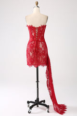 STRAPLESS LACE APPLIQUES MINI DRESS IN RED