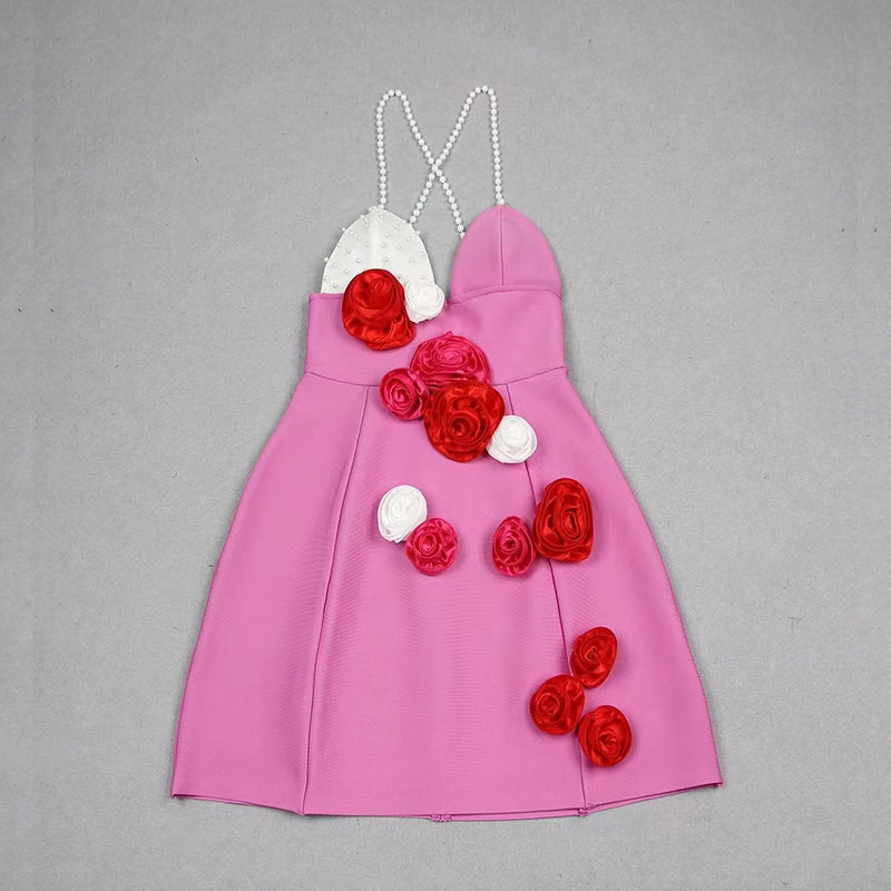 MINIKLEID MIT BLUMENVERZIERUNG UND PERLTRÄGERN