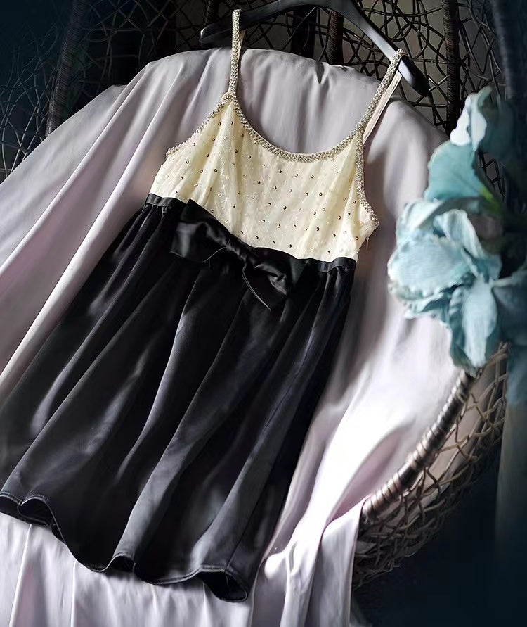 MINI-ROBE EN SATIN ORGANZA ORNÉE DE CRISTAL NOIR