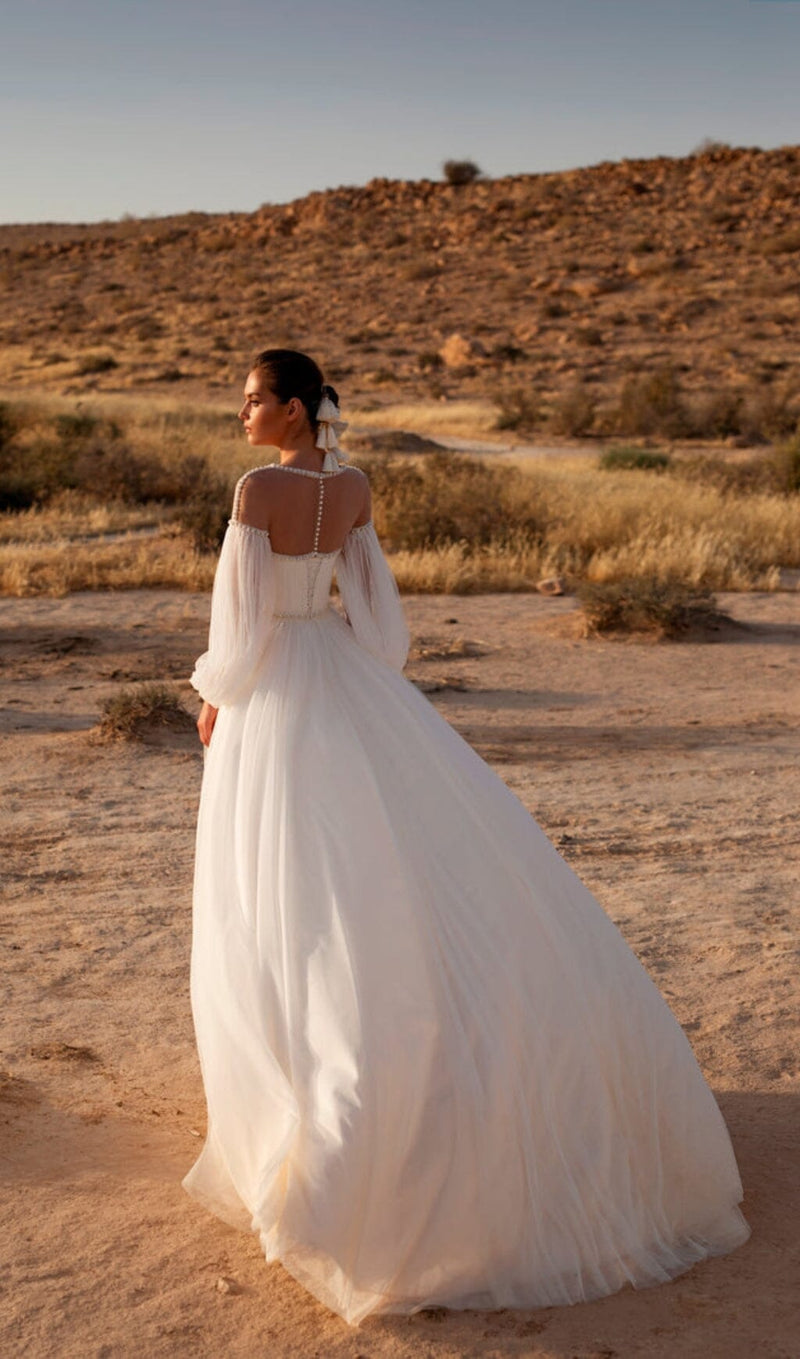 PUFFY SLEEVES WEDDING GOWN IN WHITE