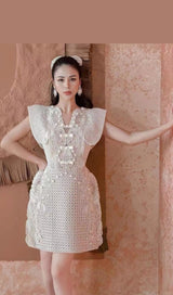 LACE WAIST-TIGHTENING MIDI DRESS IN WHITE