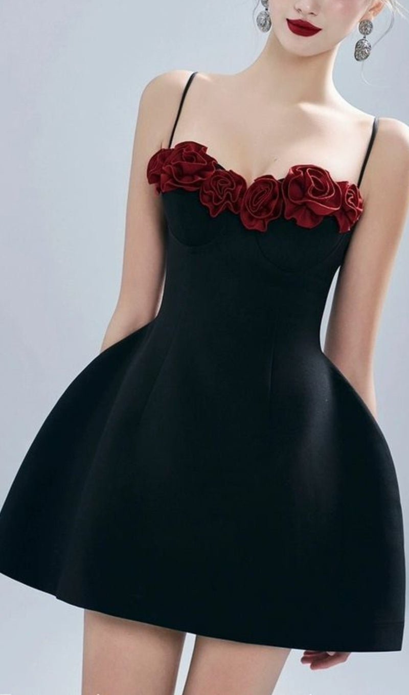 ROBE FLORALE À BRIDE BUSTE EN NOIR