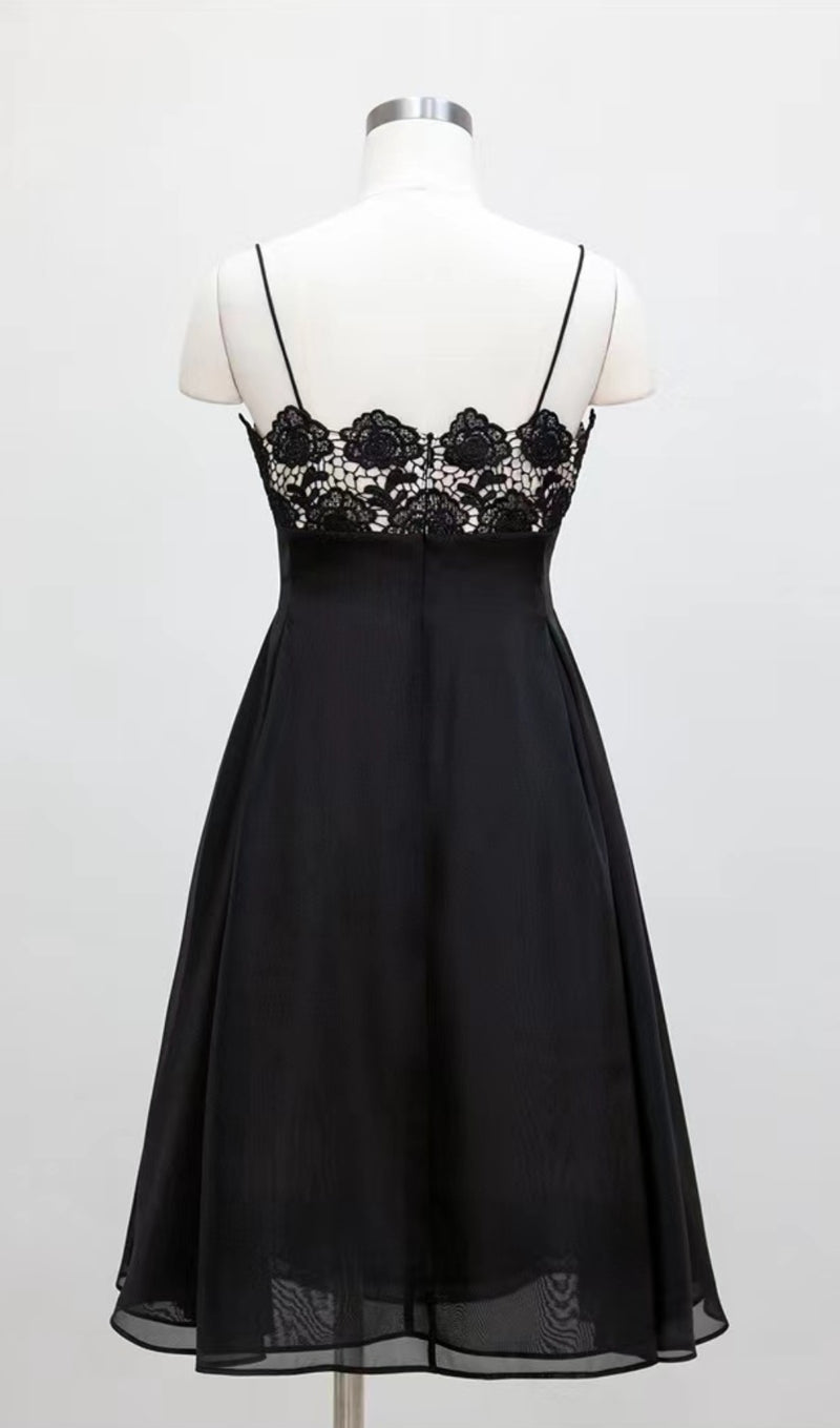 ROBE MIDI CAMISOLE EN DENTELLE NOIRE 