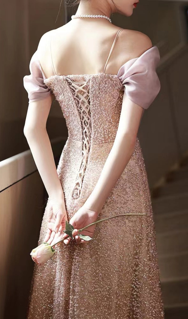 ROBE SANS BRETELLES À SEQUINS ROSE