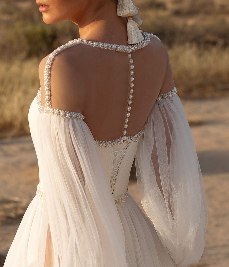 PUFFY SLEEVES WEDDING GOWN IN WHITE