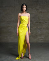 STRAPLESS FLOWER RUCHED MIDI DRESS IN YELLOW