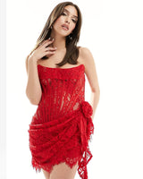 STRAPLESS LACE APPLIQUES MINI DRESS IN RED