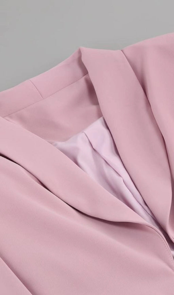 SNAKE BUCKLE WAISTBAND SUIT IN PINK