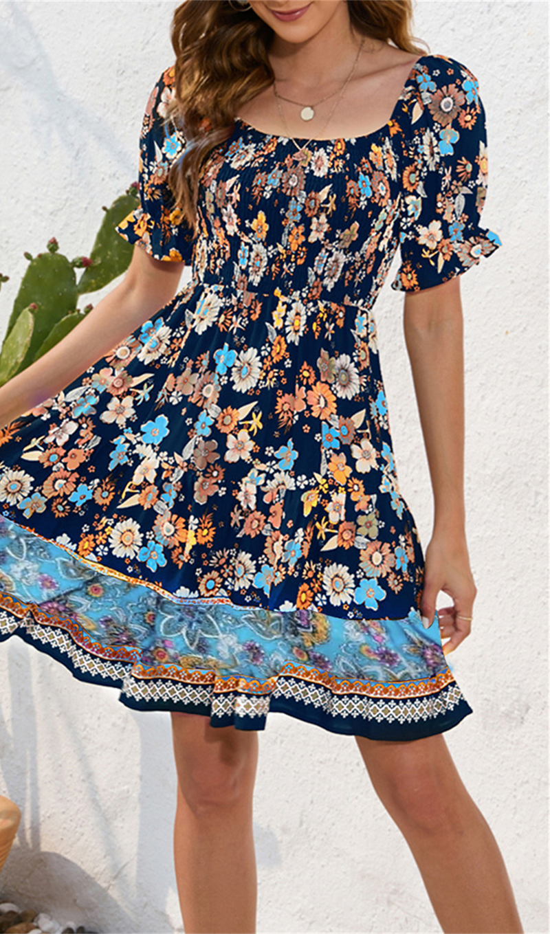 KLEID MIT BLUMENPRINT, RÜSCHEN UND PUFFÄRMELN 