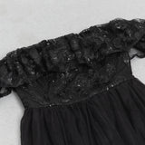 Schulterfreies Ballkleid mit Pailletten 