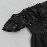 Schulterfreies Ballkleid mit Pailletten 