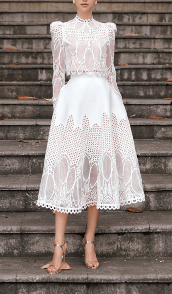 HEAVY-DUTY LACE STAND-UP COLLAR PUFF-SLEEVE HIGH-WAIST MIDI DRESS