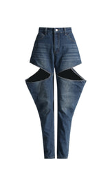 ENSEMBLE PANTALON EN JEAN DÉCOUPÉ AVEC BOUTONS