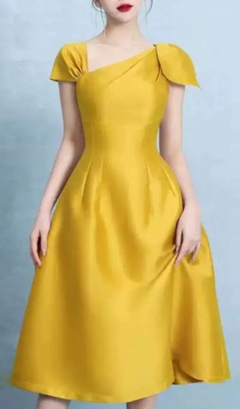 YELLOW ASYMMETRIC SHOULDER DIAGONAL COLLAR TEMPERAMENT FRENCH DRESS