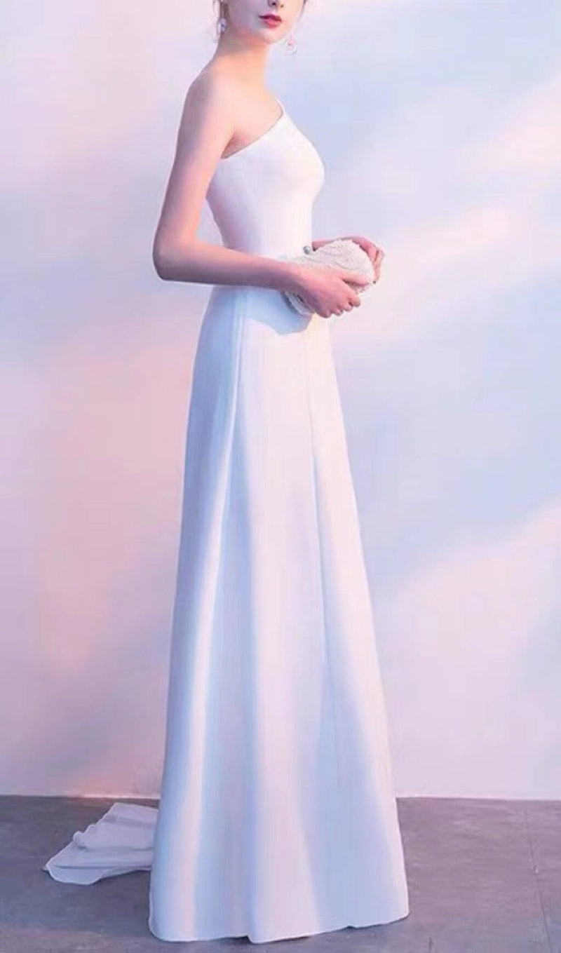 LONG YARN SLOPING SHOULDERS FISHTAIL DRESS IN WHITE