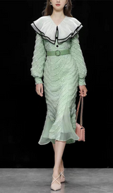 ROBE SIRÈNE EN MAILLE À COL VOLANT SUPERPOSÉ VERT POIS