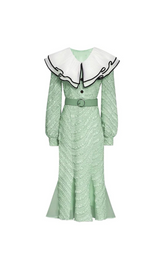 ROBE SIRÈNE EN MAILLE À COL VOLANT SUPERPOSÉ VERT POIS