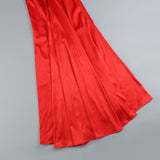 ROBE MAXI EN SATIN PLISSÉ À LICOL EN ROUGE