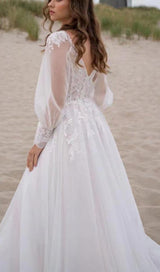 HIGH SPLIT LONG-SLEEVED WEDDING DRESS IN WHITE