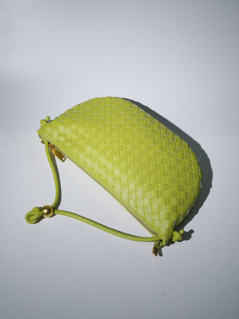 MIDGE WOVEN DRAWSTRING BAG IN GREEN