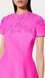 EMBROIDERED WAIST-TIGHTENING MINI DRESS IN PINK